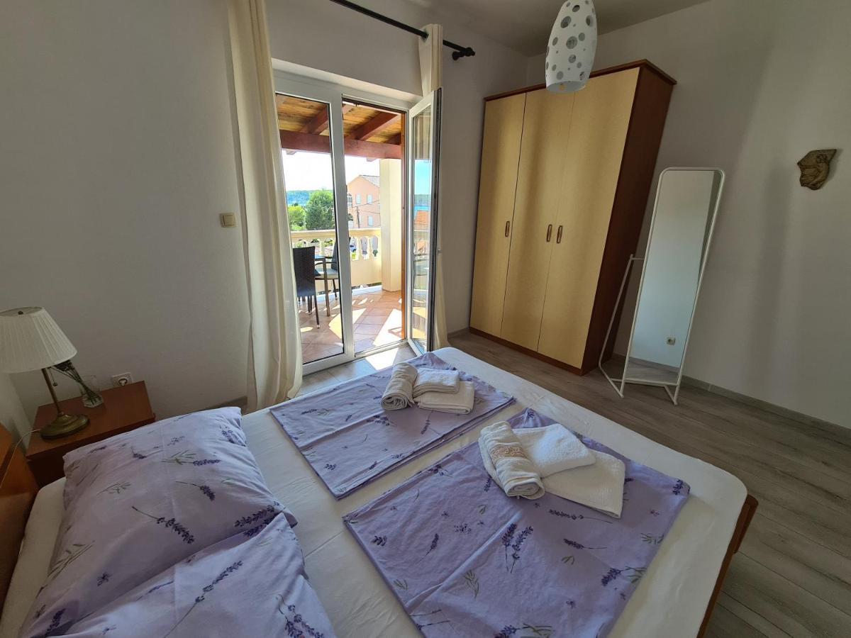 Apartman Karmen Barbat na Rabu Eksteriør bilde